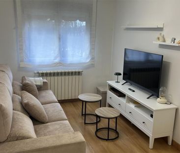 Piso de alquiler en Calle de Fermín Caballero, 52a, La Paz - Photo 1