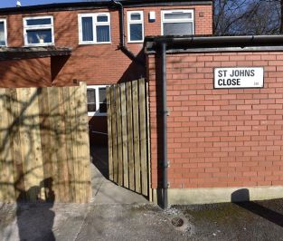 4 bedroom House in St Johns Close, Leeds - Photo 2