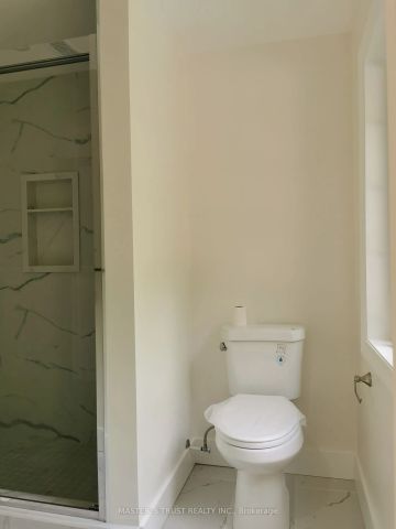 Detached Home For Lease | N9254535 - Photo 5