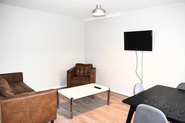 4 bedroom semi-detached house to rent - Photo 1