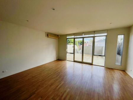 3 Bed, 2 Bath - Photo 4