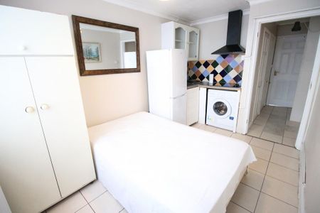 Studio to rent - Photo 2