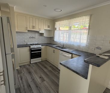 Three Bedroom House - Photo 2