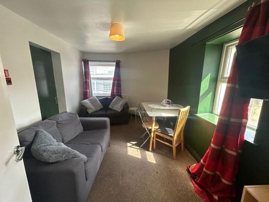 3 bedroom flat to rent - Photo 1