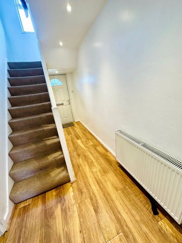 Room in a Shared House, Whatley Avenue, SW20 - Photo 5