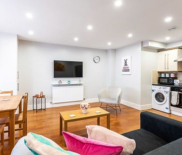 2 Bed Flat, St. John's Hill, SW11 - Photo 3