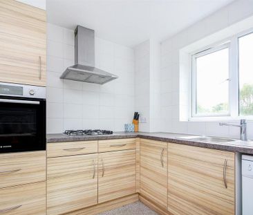 3 bedroom flat to rent - Photo 5