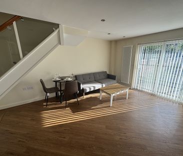 187 Tettenhall Road The Coach House Wolverhampton WV6 0BZ - Photo 1