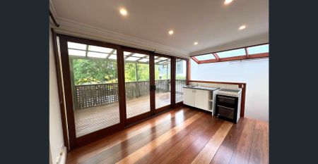 BEAUTIFULLY APPOINTED ONE BEDOOM APARTMENT. - Photo 5