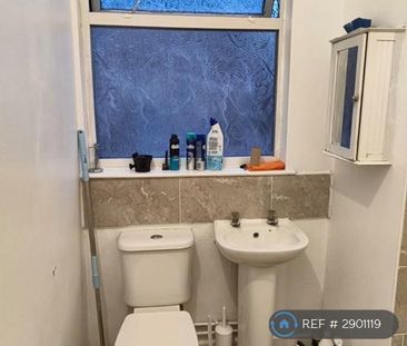 1 bedroom in a house share to rent - Photo 5