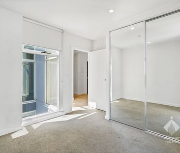 Chic Two-Bedroom Apartment in the Heart of North Melbourne - Photo 1