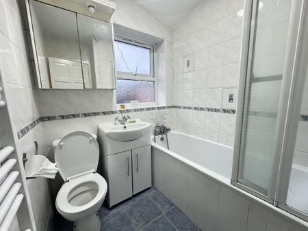 3 bedroom semi-detached house to rent - Photo 4
