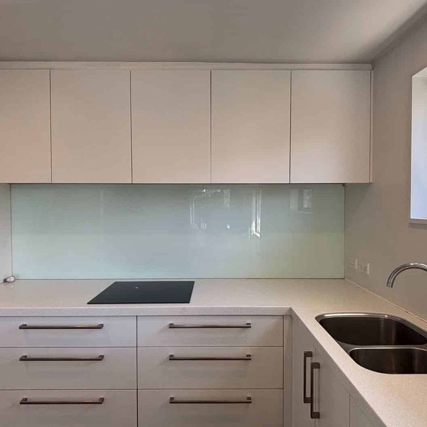 3 BEDROOMS, 1 BATHROOM, 2 HEATPUMPS, 4 CAR GARAGE - Photo 1