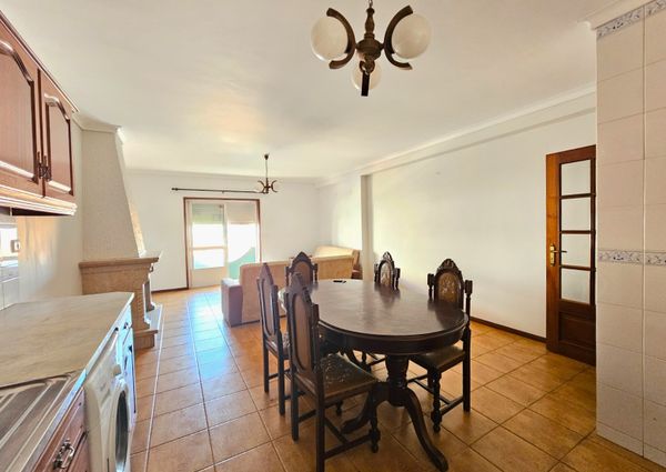 2 bedroom flat with balcony a stone's throw from Vageira Beach!