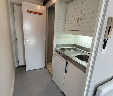 Studio refait à neuf – VANDOEUVRE LES NANCY - Photo 2