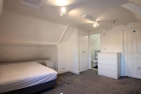 1 bedroom in a house share to rent - Photo 3