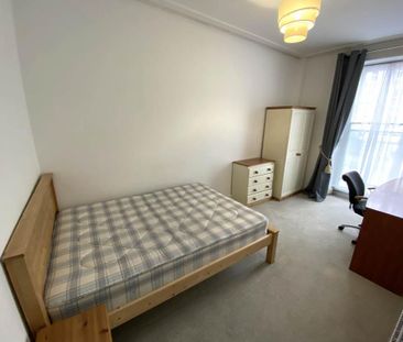 3 bedroom flat to rent - Photo 3