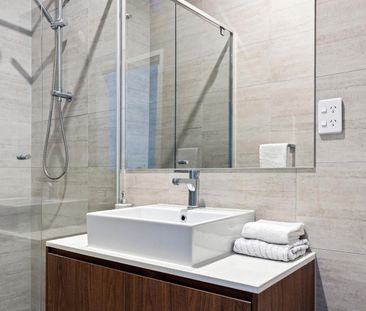 3 Bedroom Townhouse with Own Street Front and solar power - Photo 6