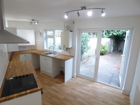 1 bedroom mews to rent - Photo 3
