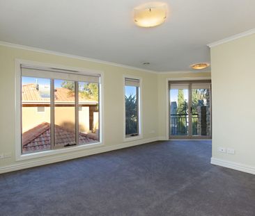 Stunning Quality Home - Photo 2