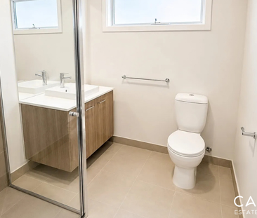 10 Vizzini Street, Cranbourne East - Photo 4