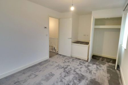 2 bedroom semi-detached house to rent - Photo 3