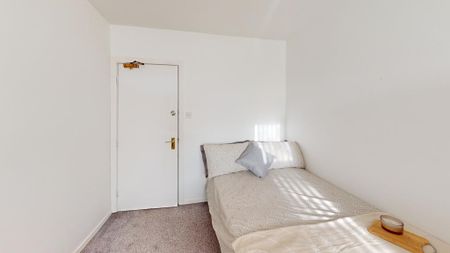 1 bedroom in a house share to rent - Photo 3