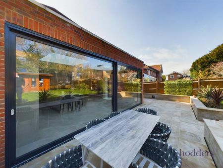 4 bedroom detached house to rent - Photo 2