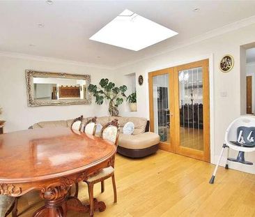 Elm Close, Woking, Surrey, GU21 - Photo 2