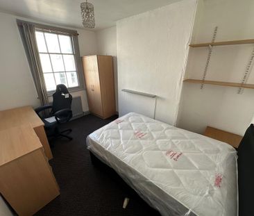 5 bedroom flat to rent - Photo 6