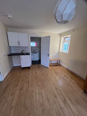 4 Bed Semi-Detached House, Barforth Road, SE15 - Photo 1