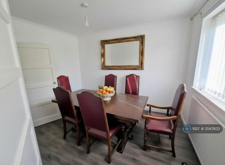 3 bedroom semi-detached house to rent - Photo 4