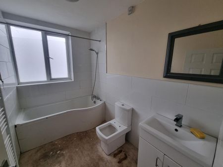 3 bedroom detached house to rent - Photo 5