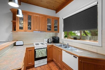 TIMELESS CHARM MEETS MODERN COMFORT - Photo 4