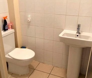 Woodcote Road, Wallington, SM6 - Photo 5