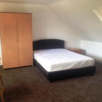 FOUR BEDROOM-2 BATHROOMS-NEWLY REFURBISHED-5 MINS FROM BCU-£75 P/W... - Photo 1