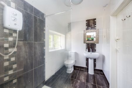 Newpound, Wisborough Green, RH14 - Photo 3