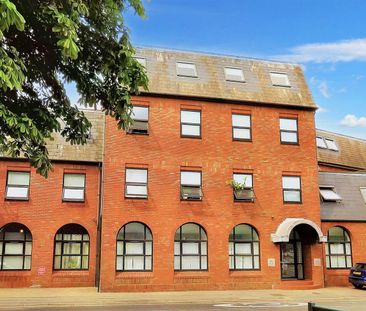 Icknield House, 40 West Street, Dunstable, Beds, LU6 - Photo 2