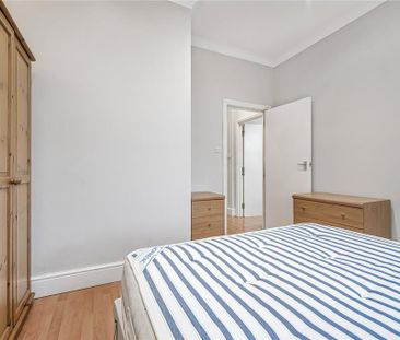 3 bedroom flat to rent - Photo 4