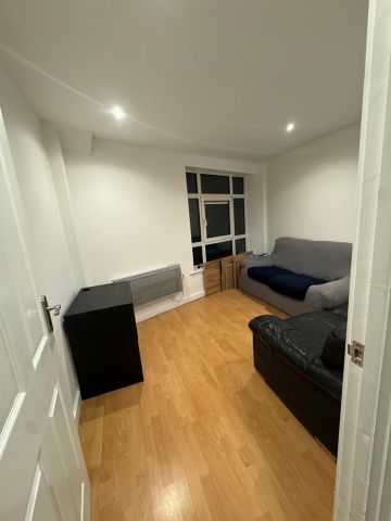 Room in a Shared Flat, Welland Street, SE10 - Photo 3