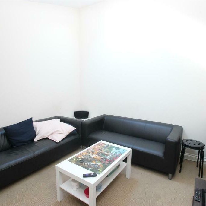 6 bedroom flat to rent - Photo 1