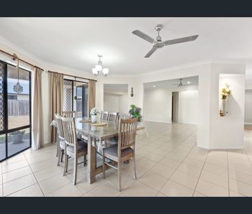 Spacious Air conditioned home - Photo 3