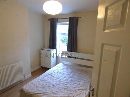 4 bedroom terraced house to rent - Photo 2