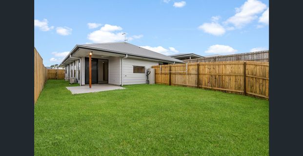 Modern Comfort Meets Contemporary Style - Photo 1