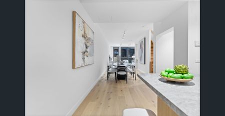 Luxurious living in a prestigious Hotham Hill location - Photo 3