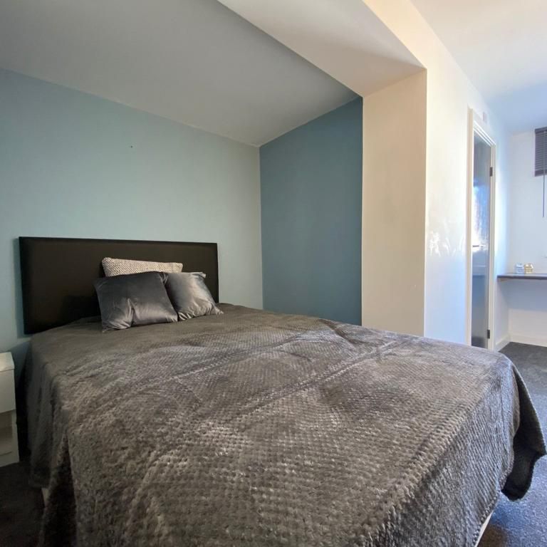 1 bedroom in a house share to rent - Photo 1