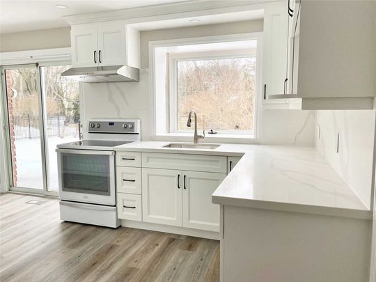 For Lease - 1268 CLEAVER Drive, Oakville, Ontario - Photo 1