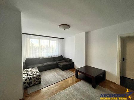 Apartament cu 4 camere, Central - Fotografie 2