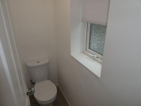 3 bedroom semi-detached house to rent - Photo 5