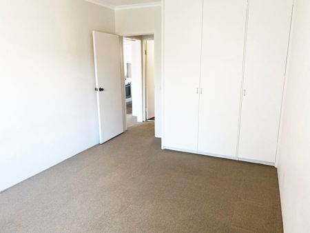 Looking for space and a great location? - Photo 2